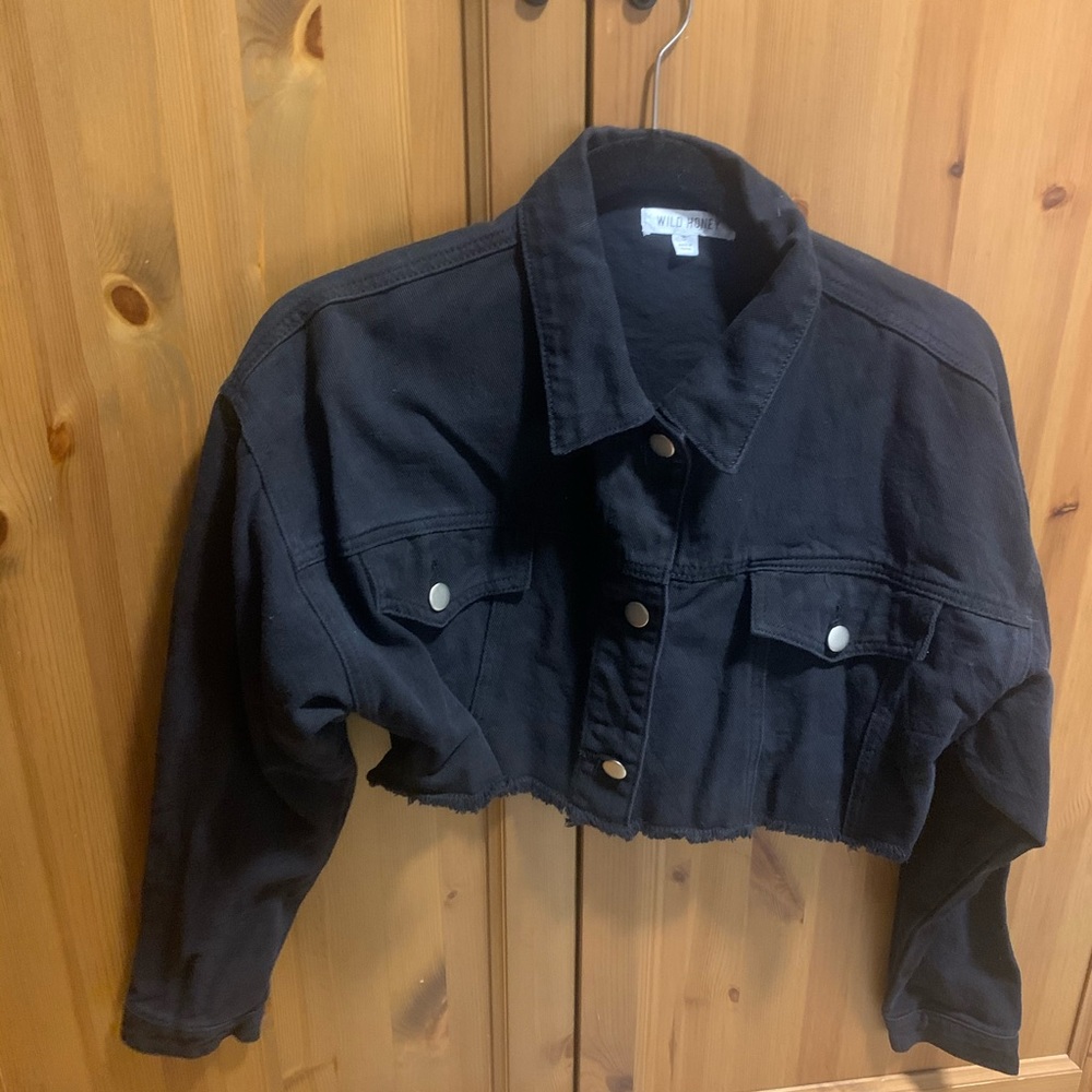 *** NEVER WORN CROPPED BLACK JEAN JACKET💗